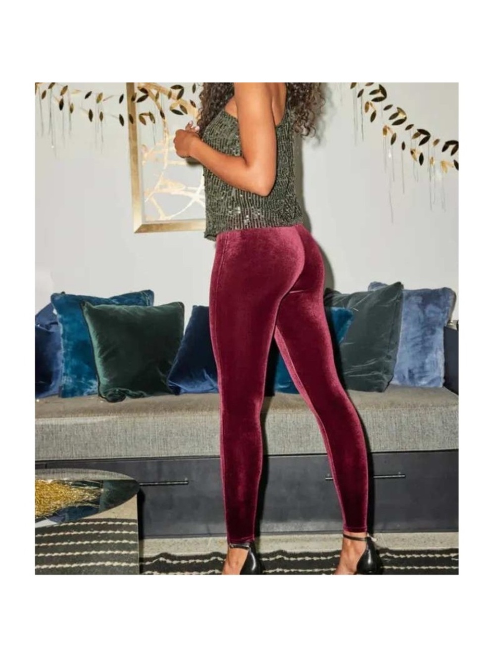 SPANX High Waist
Stretch Velvet Leggings in Rich Burgundy Size M.